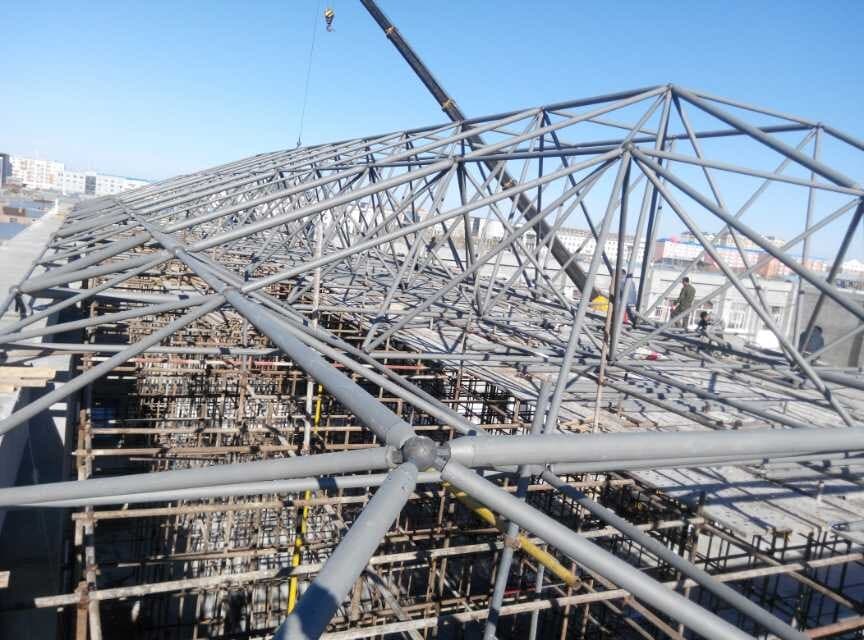 新乡商贸城屋顶网架工程